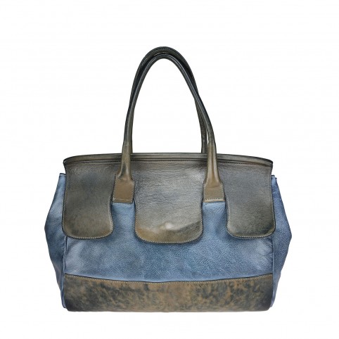 Tote bag piece dyed with Shaped flap